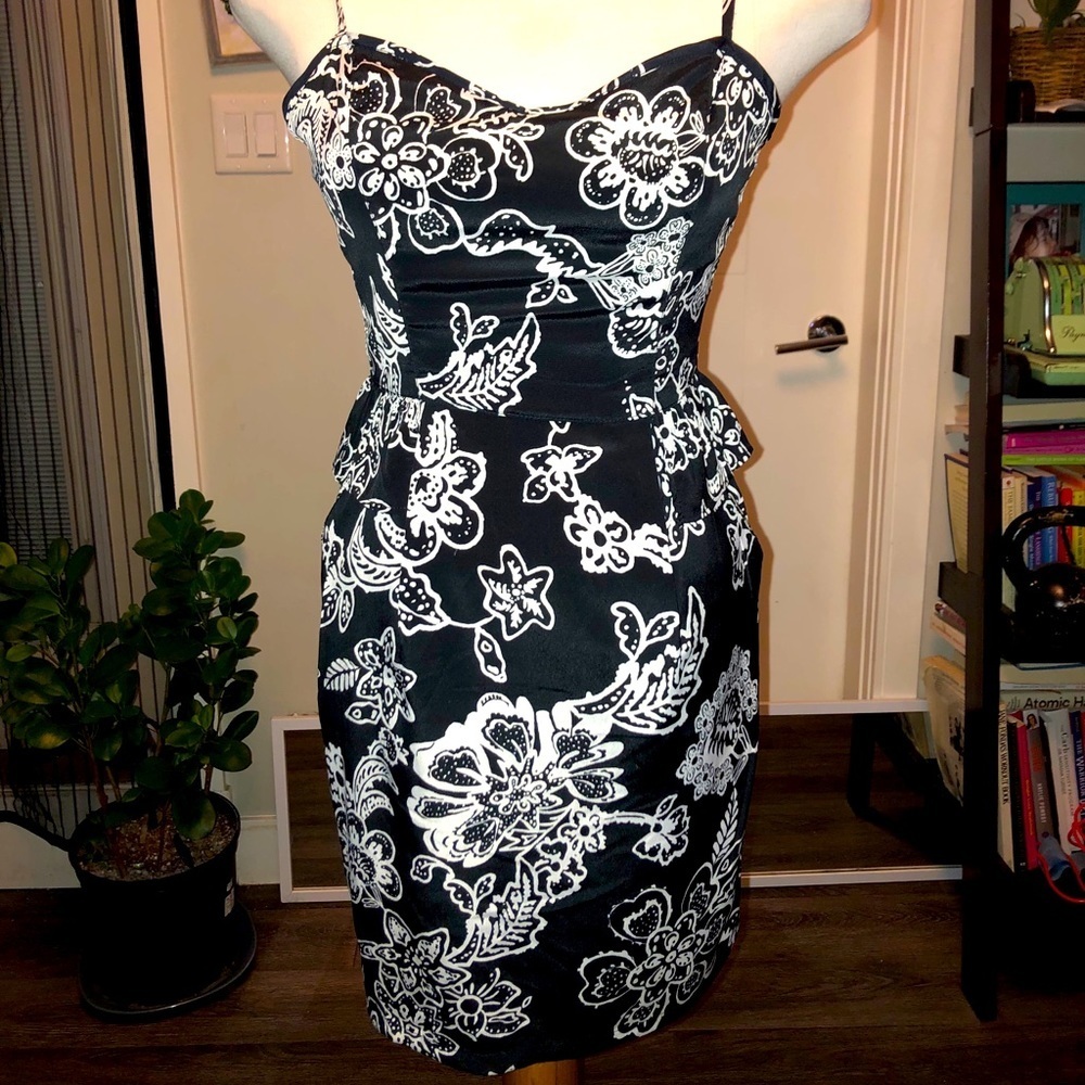 Patterned peplum dress size 4